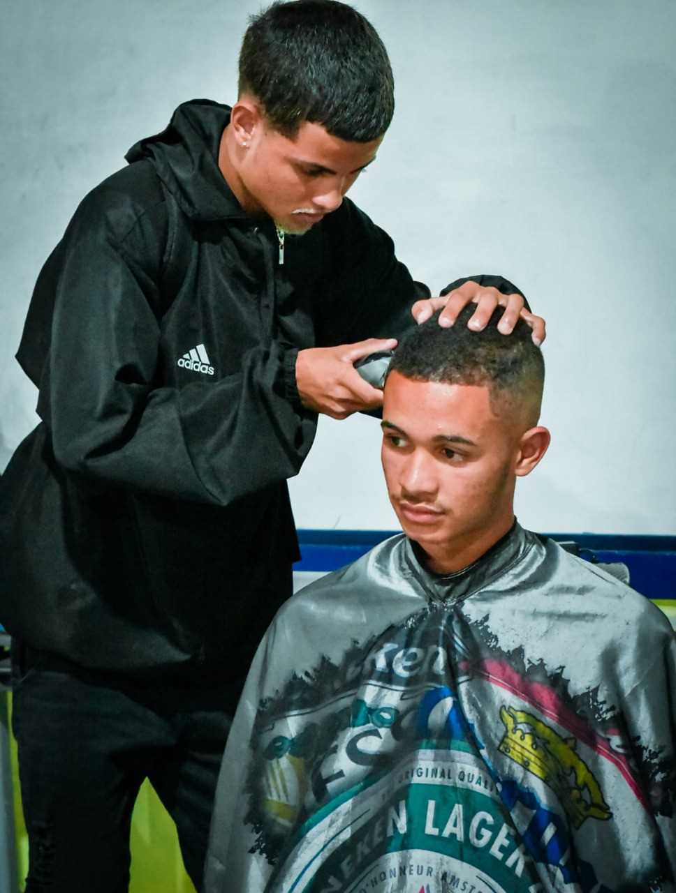 Camacã: Prefeitura realiza oficina de corte de cabelo para alunos da EJA

